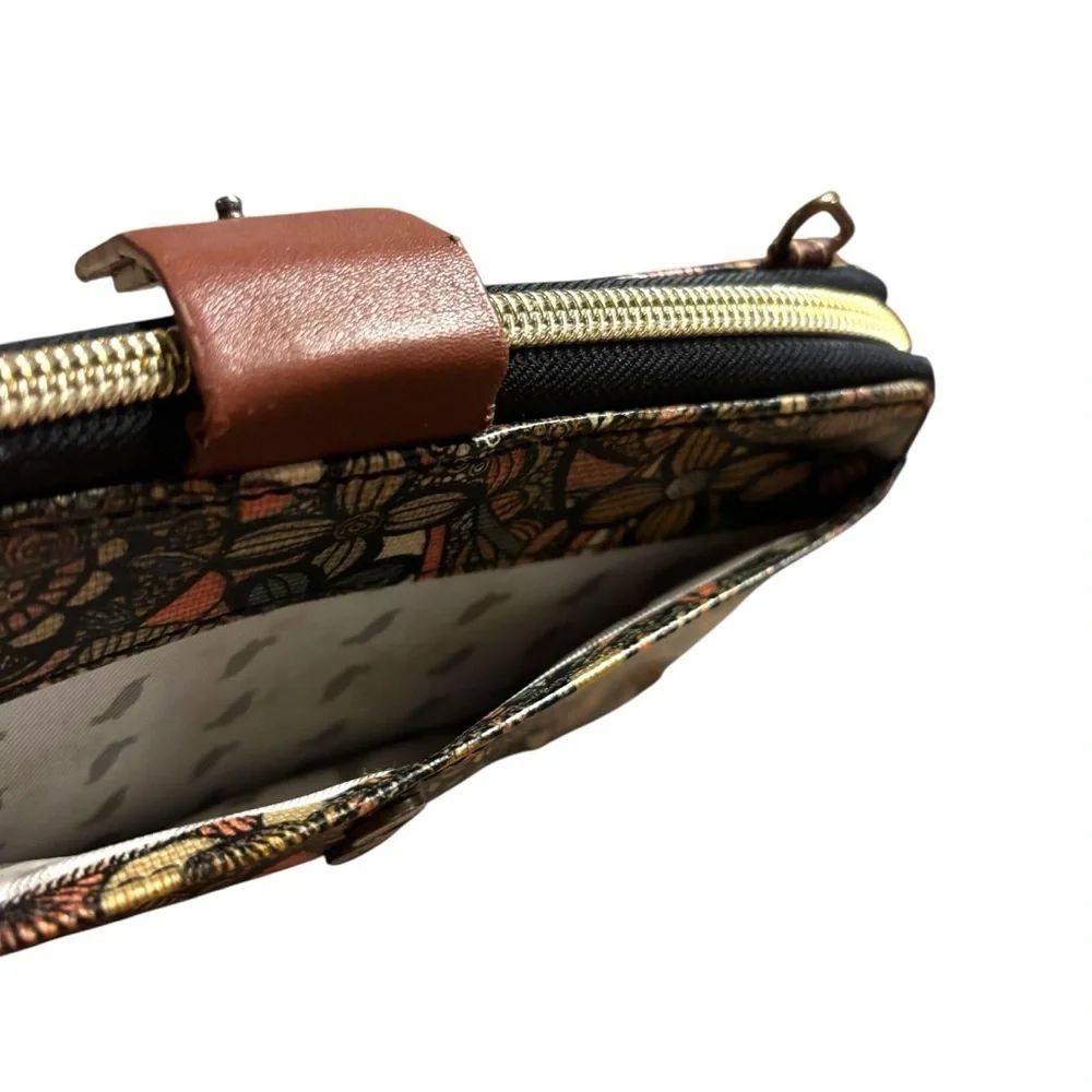 Sakroots Smartphone Wallet Brown